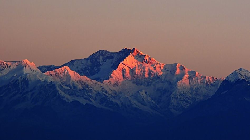 Tiger Hill Sunrise Seen: টাইগার হিলে সানরাইজ দেখার সময়সীমা বেঁধে দিল প্রশাসন, পর্যটকদের যা জানা জরুরি - darjeeling traffic jam tiger hill new travel guidelines toy train issue sdo ...