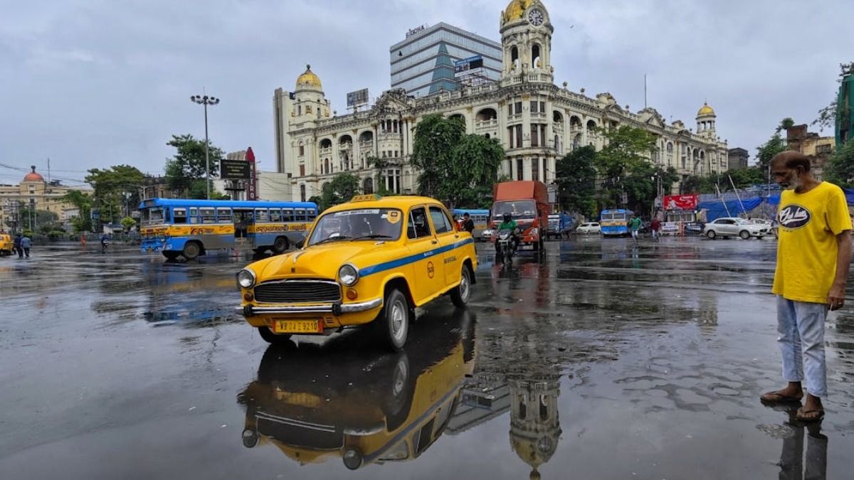 কলকাতা সহ জেলায় জেলায় আজ হালকা ঝড়-বৃষ্টির সম্ভাবনা