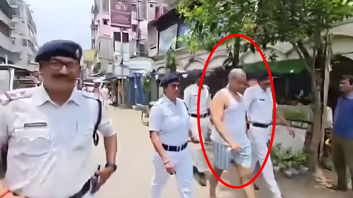বহু মামলায় অভিযুক্ত, হাওড়ার সেই গ্যাংস্টারকে অন্তর্বাস-গেঞ্জি পরিয়ে রাস্তায় ঘোরাল পুলিশ
