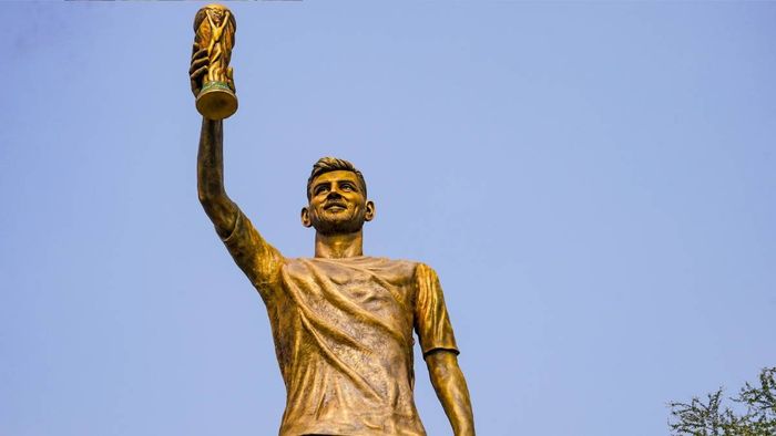 সেই মেসির মূর্তি