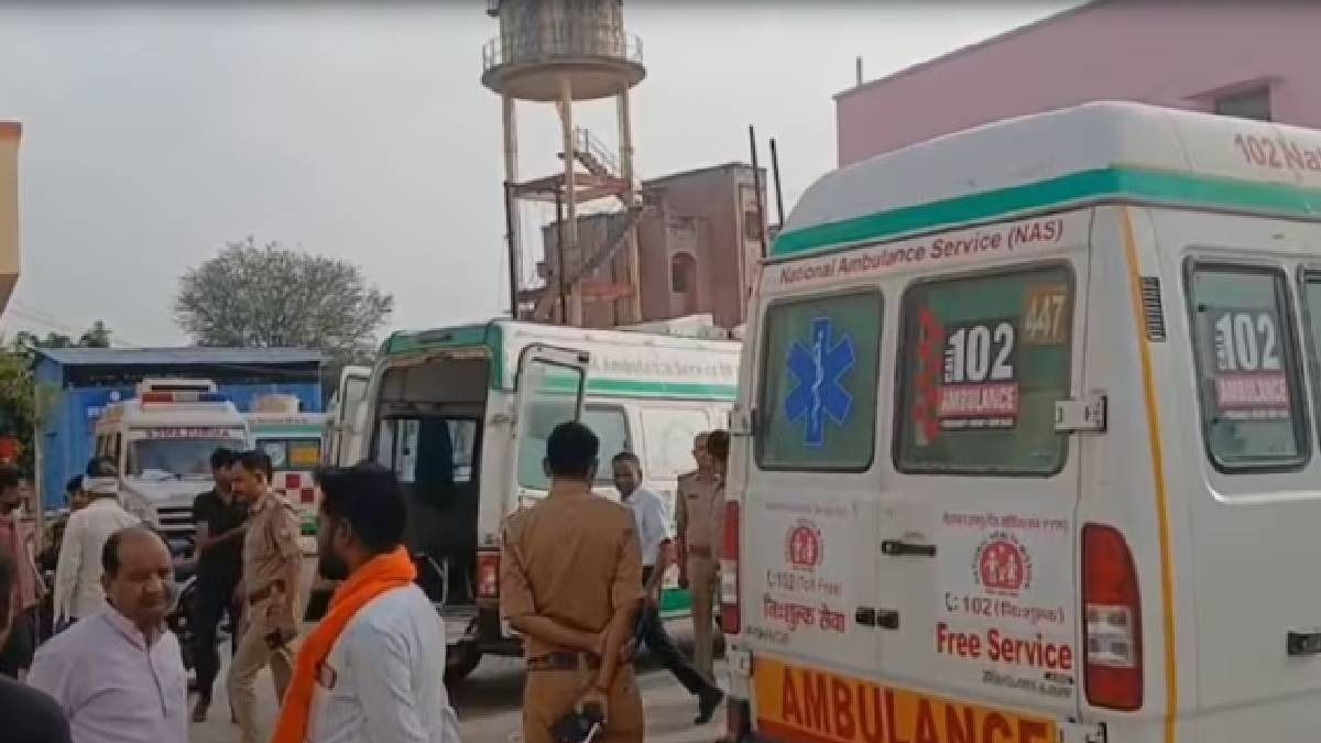 রেলিংয়ে ধাক্কা মেরে উল্টে গেল বাস, লখনউ-আগ্রা এক্সপ্রেসওয়েতে মৃত ৬, আহত বহু 