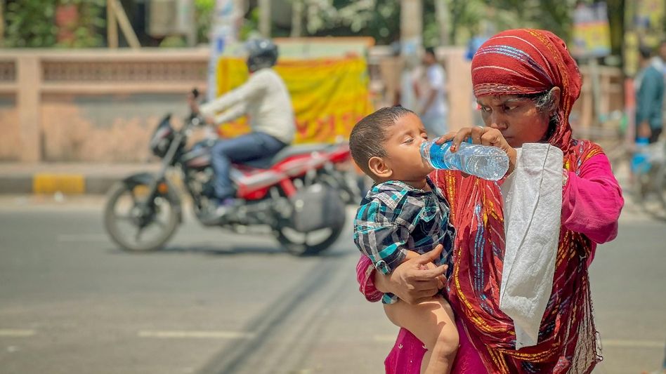 গরম এখনই কমার পূর্বাভাস নেই, ঝড়-বৃষ্টির সম্ভাবনা কোথায় কোথায়? গরম এখনই কমার পূর্বাভাস নেই, ঝড়-বৃষ্টির সম্ভাবনা কোথায় কোথায়?
