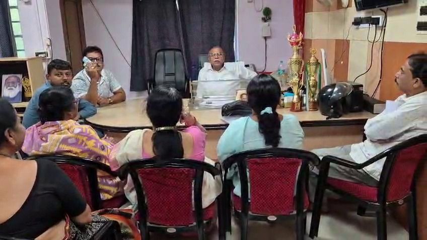 উত্তর ব্যারাকপুর পুরসভায় বড় ভাঙন, একসঙ্গে ১৫ কাউন্সিলরের পদত্যাগে চাঞ্চল্য