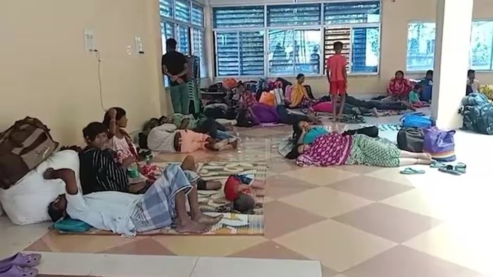 হোল্ডিং সেন্টারে বাংলাদেশী অনুপ্রবেশকারী