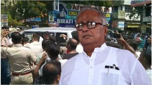 TMC সাংসদ সৌগতকে দেখে 'চোর চোর' স্লোগান, ছোড়া হল ডিম