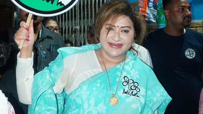 সই বিতর্কে তৃণমূল বিধায়ক নয়না বন্দ্যোপাধ্যায়ের বাড়িতে হানা CID-র