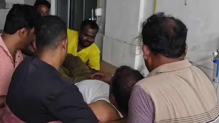 BJP Leader Rupesh Agarwal Attacked: মালদায় রাতের অন্ধকারে বিজেপি নেতাকে মারধর-মাথা ফাটাল দুষ্কৃতীরা, কাঠগড়ায় TMC