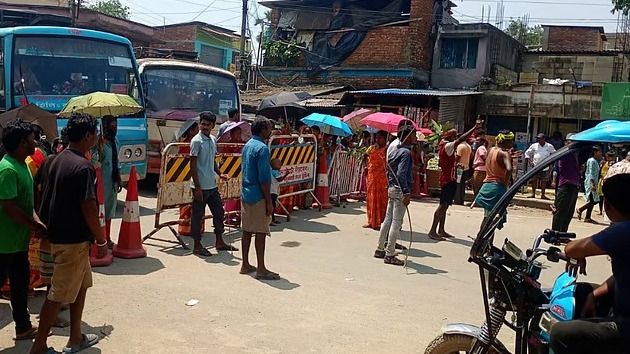 এক সপ্তাহ অন্ধকারে গ্রাম, বাসিন্দাদের বিক্ষোভে দীর্ঘক্ষণ জাতীয় সড়ক অবরোধ, তীব্র যানজট