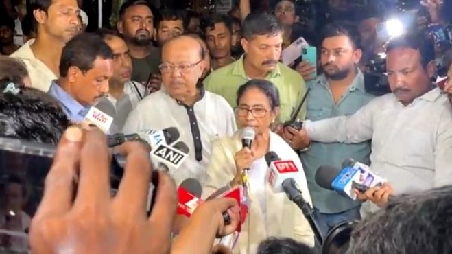'অভিষেকের রক্ত জমে গিয়েছিল' হাসপাতাল থেকে ছাড়ার চাপ দিয়েছে বিজেপি', অভিযোগ মমতার