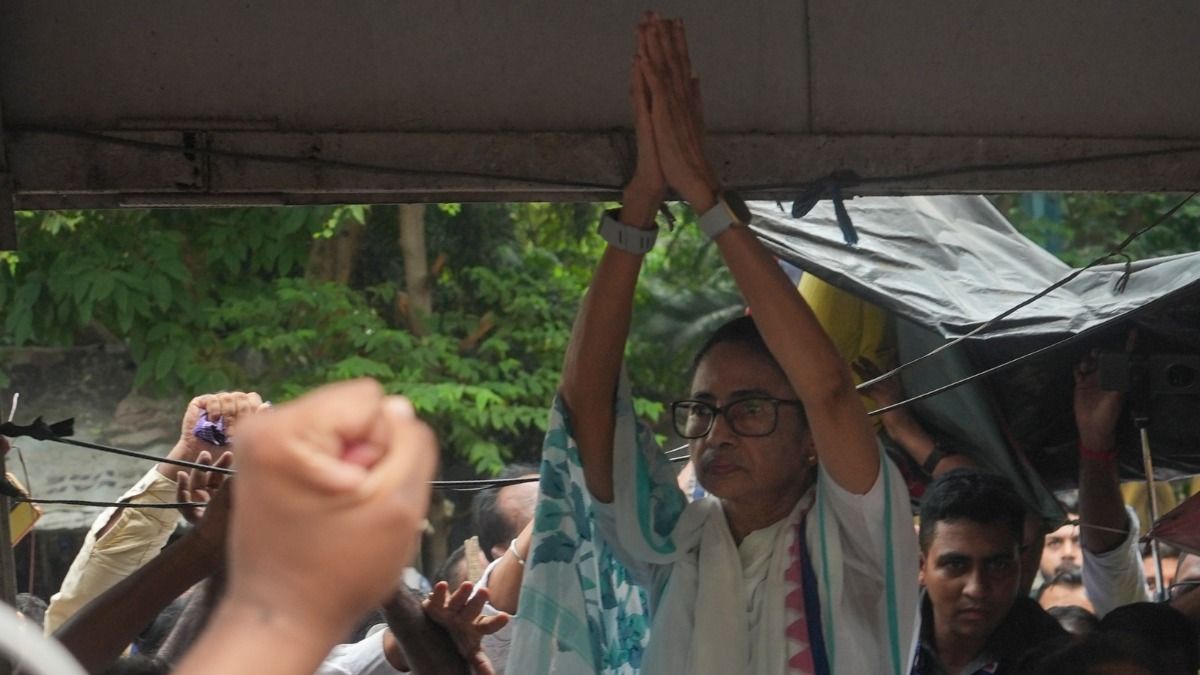 LIVE: :  'লালবাজার-নবান্ন ঘেরাও হবে', ধর্মতলার ধর্নামঞ্চে হুঁশিয়ারি মমতার