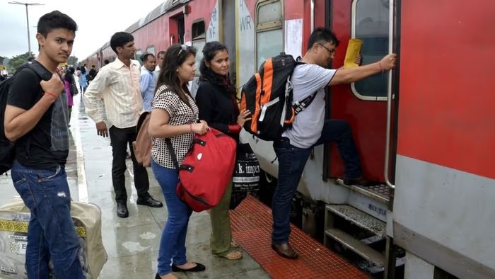 একটা কনফার্মড টিকিটে কতজন উঠতে পারবেন?