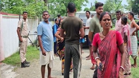 পাট্টার নামে 'তোলাবাজি', ফালাকাটায় TMC নেতার বাড়ি ঘেরাও
