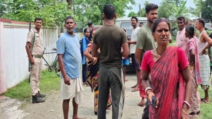 পাট্টার নামে তোলাবাজি, অভিযোগ, ফালাকাটায় TMC নেতা, দিনহাটায় পঞ্চায়েত সদস্যার বাড়ি ঘেরাও