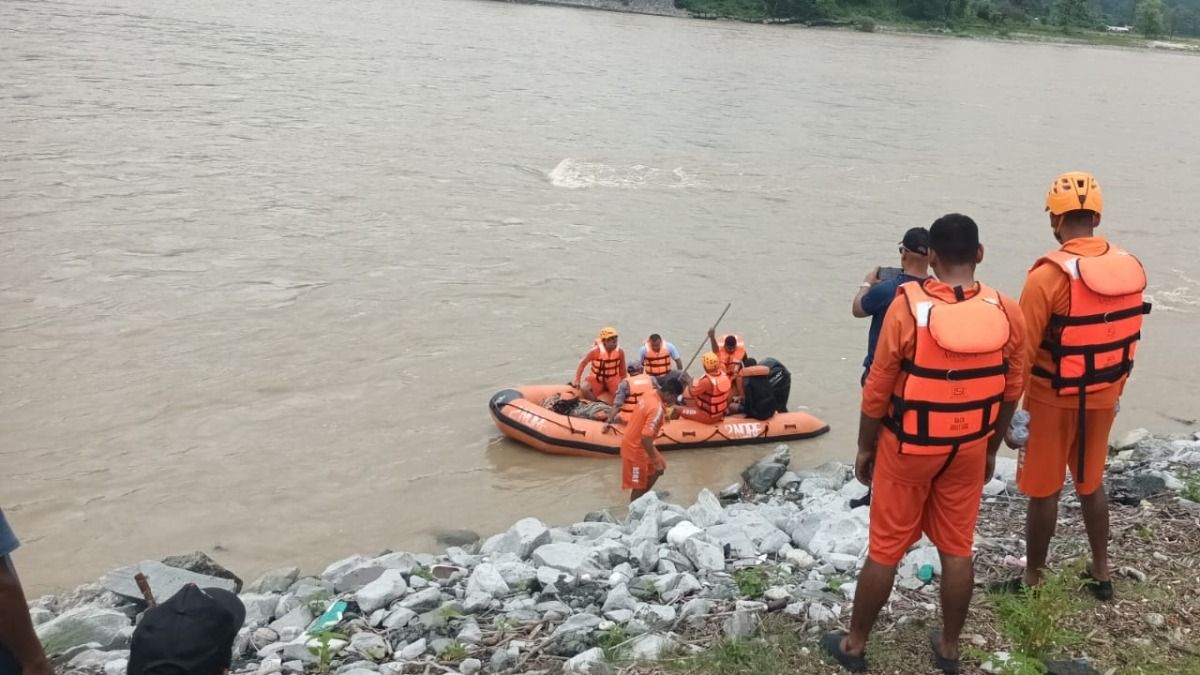 সেবক থেকে শিলিগুড়ি আসার পথে তিস্তায় তলিয়ে গেল গাড়ি, নিখোঁজ শিশু সহ ৪