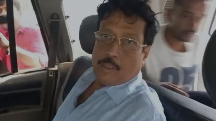 'আমায় ফাঁসিকাঠে তুলে দিন', গ্রেফতার হয়ে বলছেন বিধাননগরের প্রাক্তন মেয়র সব্যসাচী