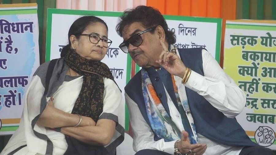 তৃণমূলের বিদ্রোহের আবহে শত্রুঘ্ন সিনহা 'খামোশ', কীসের অপেক্ষায় সাংসদ?