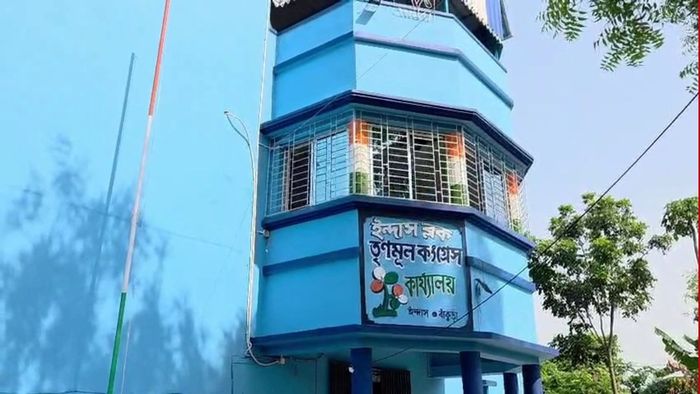ইন্দাসে তৃণমূল কার্যালয়ে হানা, ভিতরে যা মিলল তা ঘিরে তুমুল শোরগোল