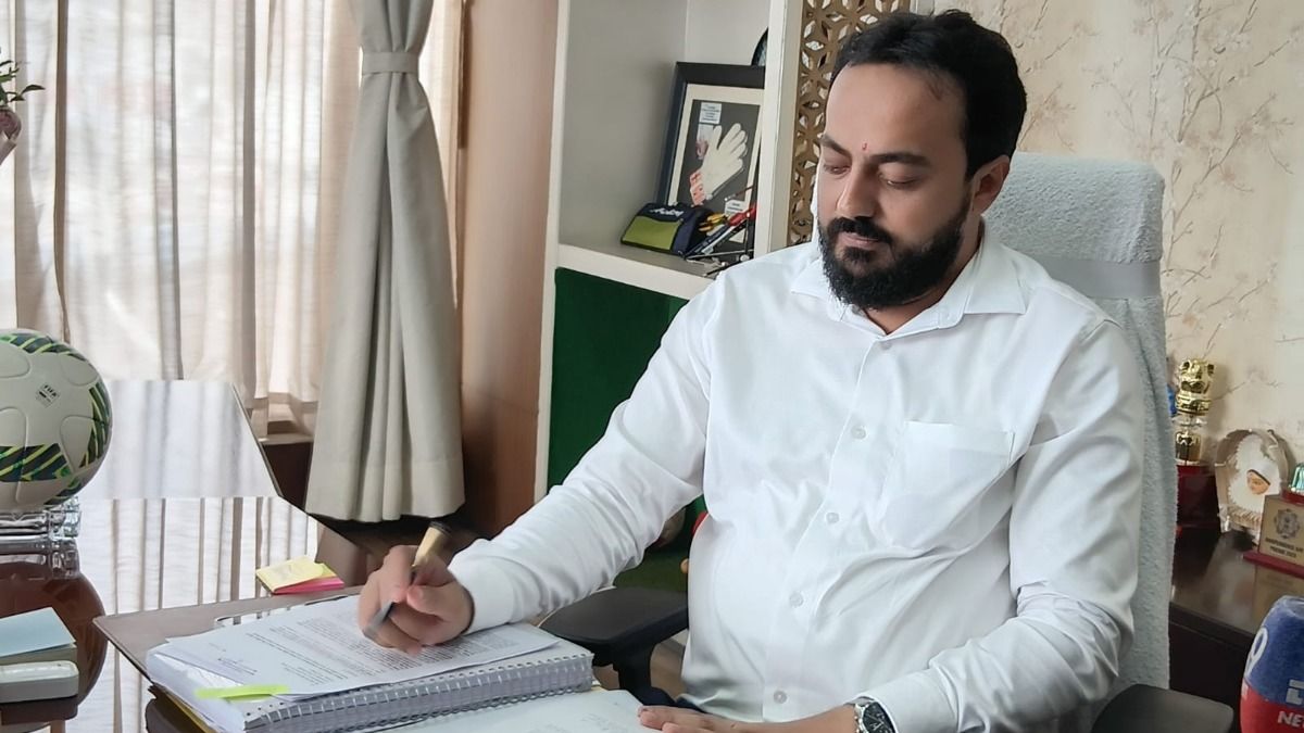 ক্রীড়ামন্ত্রী ইন্দ্রনীল খাঁ।-ফাইল ছবি
