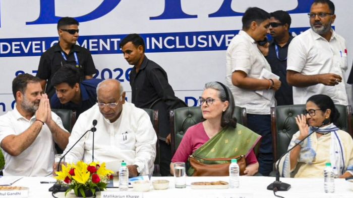 কংগ্রেসে ঘরওয়াপসি হবে মমতার?