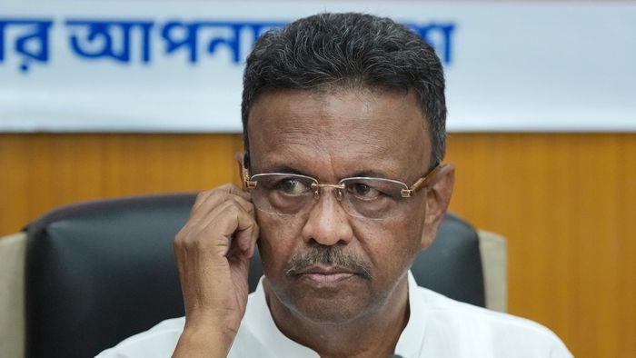 ফিরহাদের বিরুদ্ধে অভিযোগ দায়ের