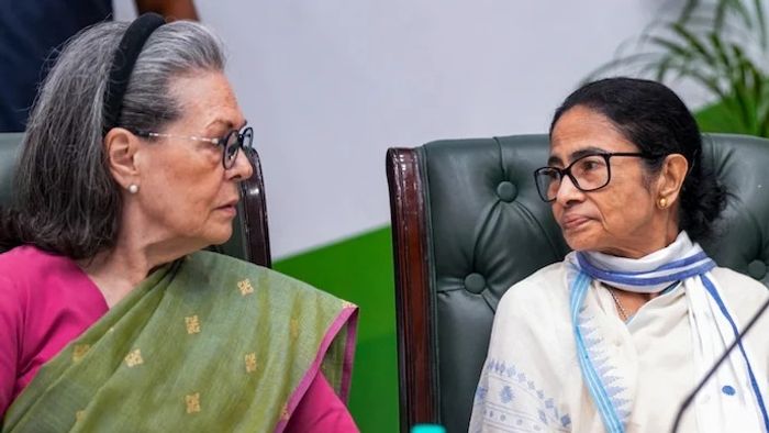 সনিয়া গান্ধীর সঙ্গে মমতা বন্দ্যোপাধ্যায়