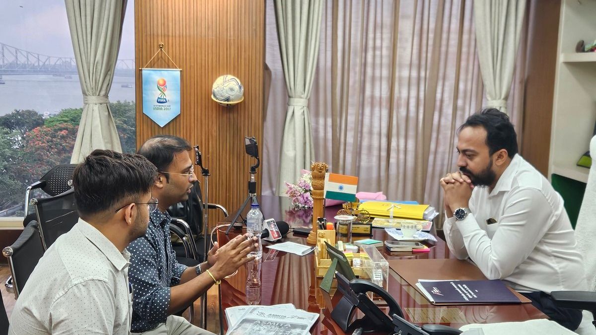 বাংলায় কি এবার শুরু হবে সাইয়ের ২০০ কোটির প্রকল্প? দায়িত্ব নিয়েই কর্তাদের সঙ্গে বৈঠকে ক্রীড়ামন্ত্রী ইন্দ্রনীল 