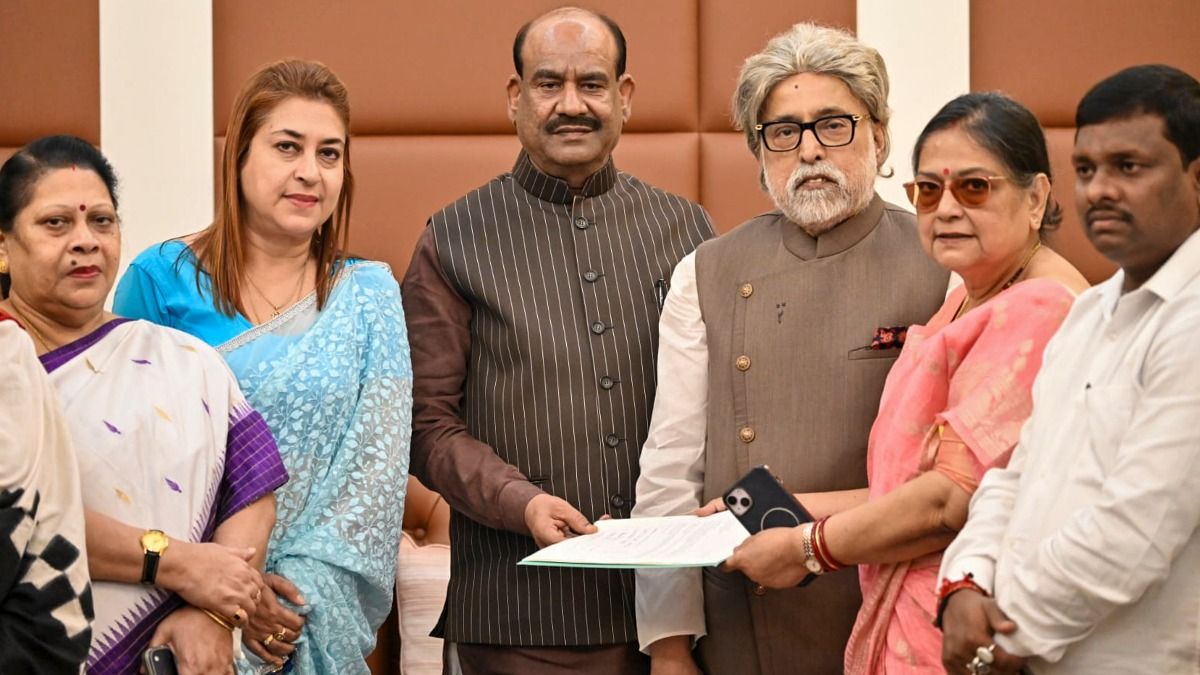 তৃণমূলের বিদ্রোহী সাংসদদের 'অপরিচিত' রাজনৈতিক দলের সঙ্গে সংযুক্তি, BJP-র কী লাভ হল?  