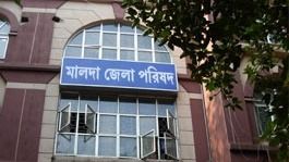 এবার মালদা জেলা পরিষদে অচলাবস্থা, সভাধিপতির বিরুদ্ধে অনাস্থা দলেরই ২০ সদস্যের