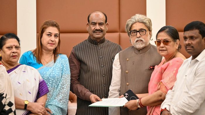স্পিকারের সঙ্গে তৃণমূলের বিদ্রোহী সাংসদরা