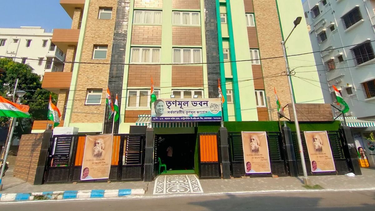 বাইপাসের ধারে TMC-র সুবিশাল পার্টি অফিসে তালা পড়ল, মন্টুর আর সহ্য হচ্ছে না