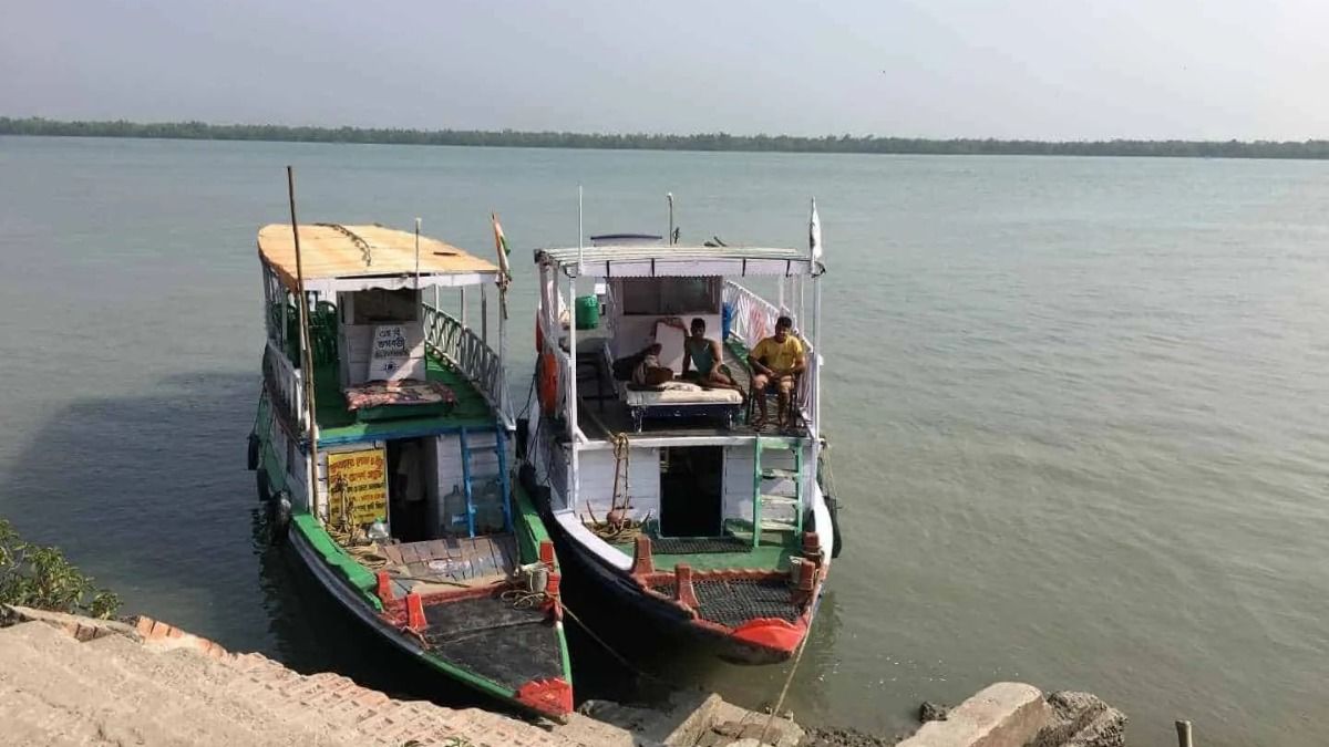 ড্রামে তেল বিক্রি বন্ধ, সঙ্কটে সুন্দরবনের ভেসেল-লঞ্চ ও ভটভটি পরিষেবা