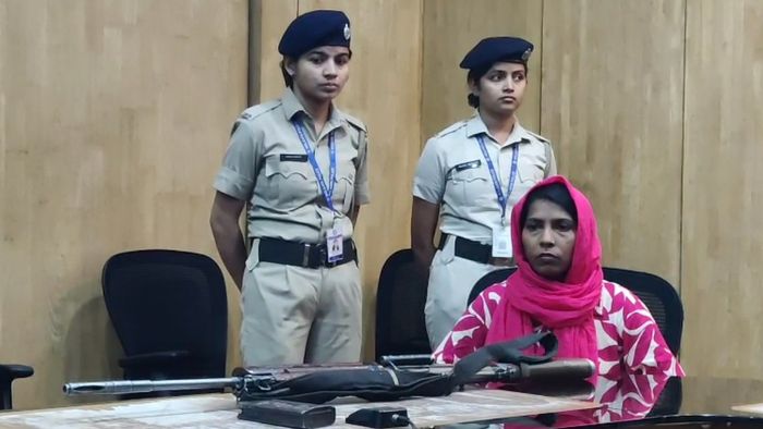 সরকারি আশ্বাসে আত্মসমর্পণ 'লেডি পুষ্পা'র