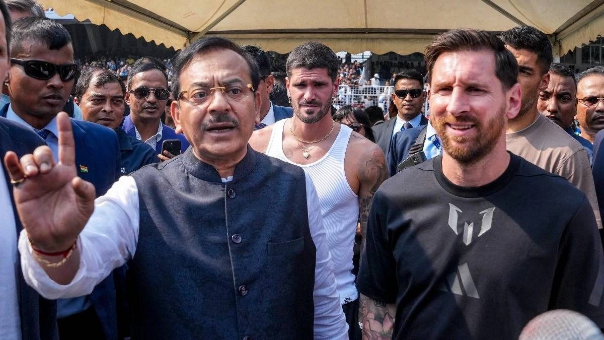 অরূপ বিশ্বাস ও লিওনেল মেসি