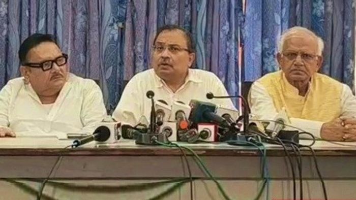 সাংবাদিকদের মুখোমুখি মদন, কুণাল ও শোভনদেব