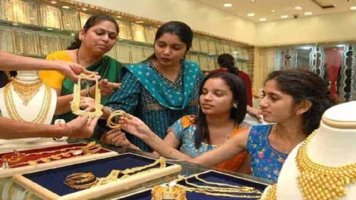 দু'দিনে ২২০০০ টাকা কমল রুপো, সোনার দামেও পতন, এখন রেট কত?