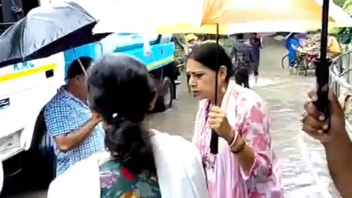 জলমগ্ন চিড়িয়াখানার একাংশ, পাইপে লিক হয়েছে, দেখতে গেলেন অগ্নিমিত্রা