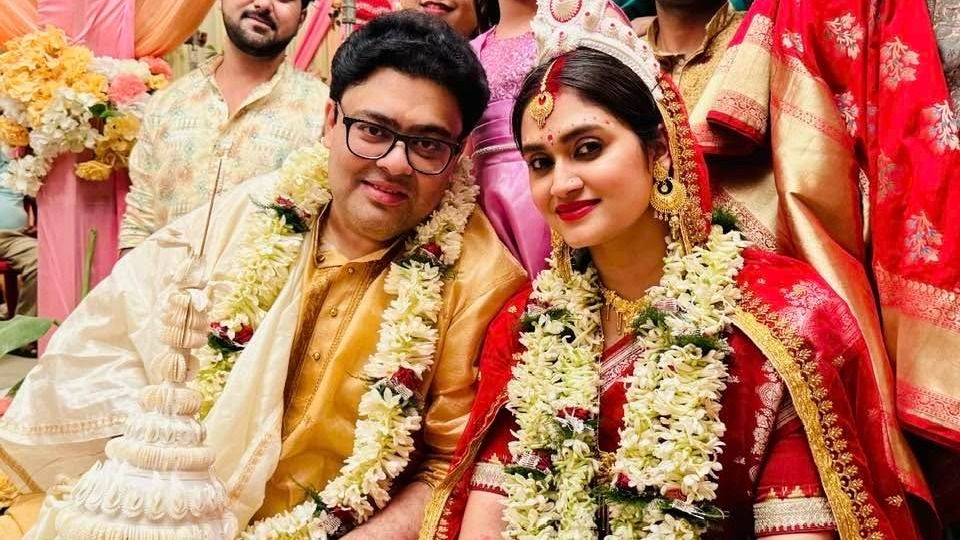 বিয়ের পিঁড়িতে অম্বরিশ ভট্টাচার্য (ছবি: ফেসবুক)