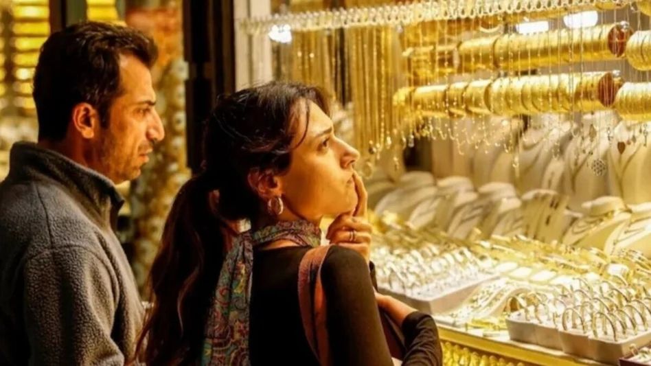 দিনের পর দিন কলকাতায় সস্তা হচ্ছে সোনা, সপ্তাহ শেষে রেকর্ড নামল দাম, দেখুন আজকের রেট দিনের পর দিন কলকাতায় সস্তা হচ্ছে সোনা, সপ্তাহ শেষে রেকর্ড নামল দাম, দেখুন আজকের রেট