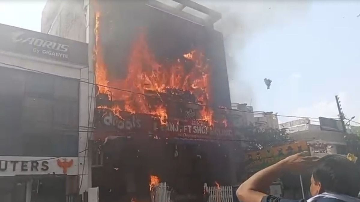 লখনউয়ে 'স্টিফেন কোর্টের' স্মৃতি, ভয়াবহ আগুনে মৃত্যু মিছিল, বাঁচতে ছাদ থেকে ঝাঁপ