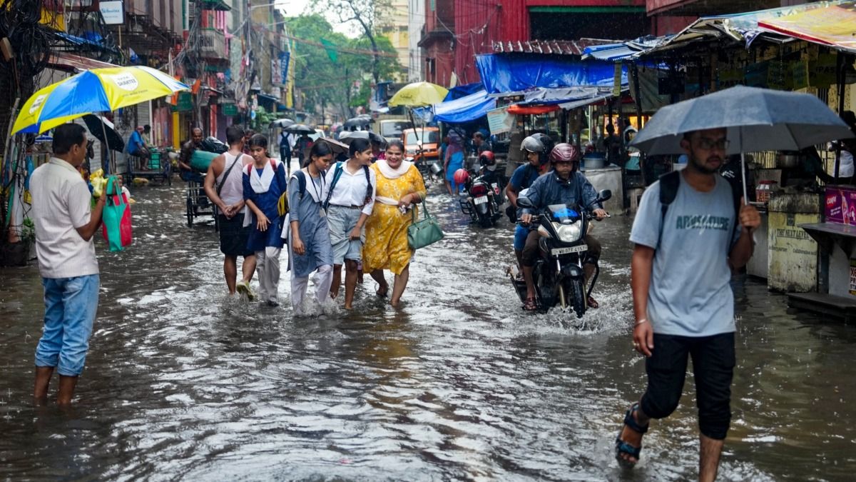 আজও ৭ জেলায় ঝড়-বৃষ্টির সতর্কতা জারি, দুর্যোগ কতদিন চলবে? 