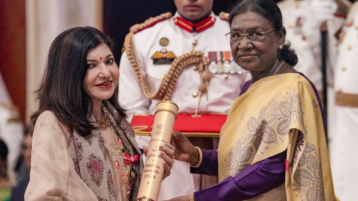 'শ্রবণশক্তি হারিয়েছি, লড়ছি কঠিন অসুখের সঙ্গে', পদ্মভূষণ গ্রহণের পর আবেগঘন অলকা