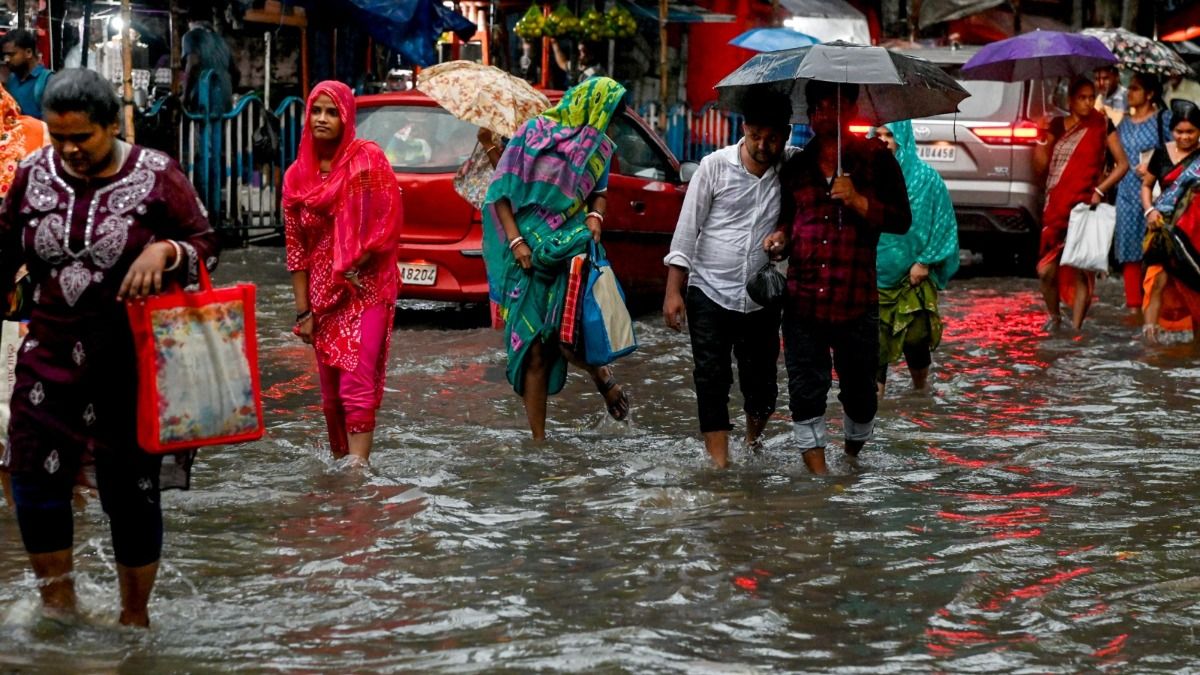 আজও কলকাতা ভাসাবে বৃষ্টি? দুপুর গড়ালেই, হাই অ্যালার্ট আরও একাধিক জেলায়