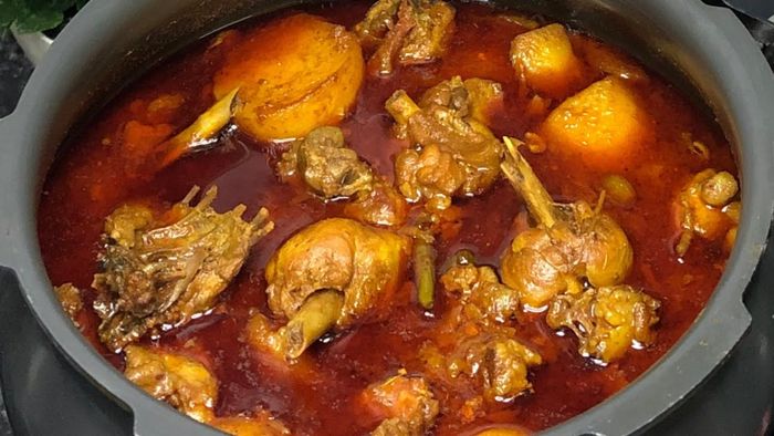 দেশি মুরগির লাল ঝোল