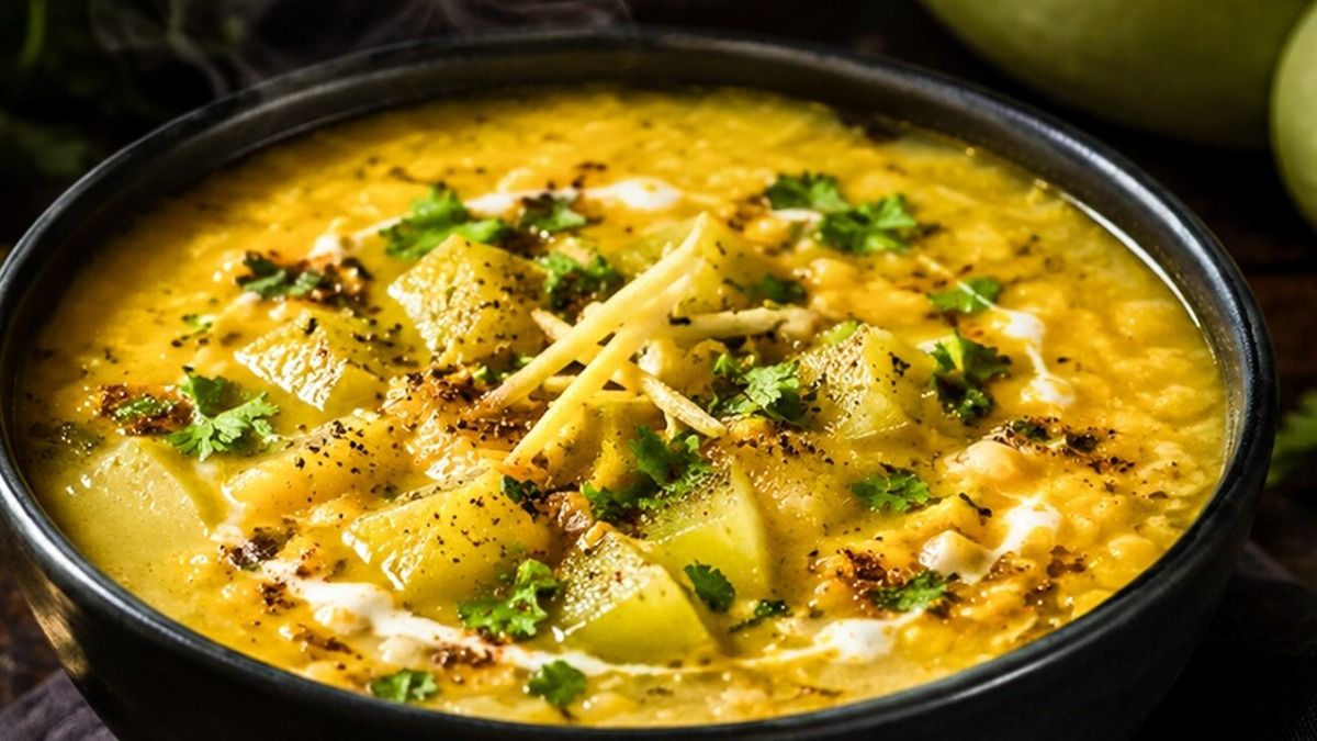 Cucumber Spinach Soup: মেদ ঝরবে ম্যাজিকের মতো, তেল ছাড়াই বাড়িতে বানিয়ে ফেলুন এই সবজি-শাকের স্যুপ