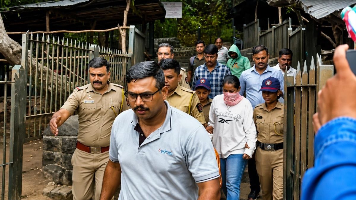 সিয়াকে নিয়ে লোহাগড় কেল্লায় পুলিশ।-ফাইল ছবি