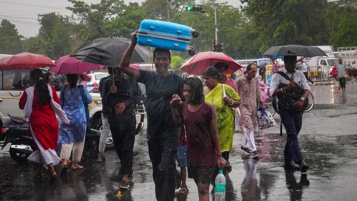 বর্ষার বৃষ্টি শুরু।-পিটিআই