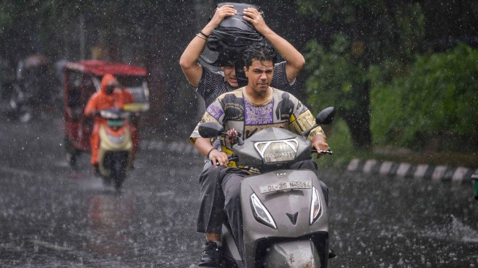 নিম্নচাপে দক্ষিণবঙ্গে ভারী বৃষ্টির পূর্বাভাস, এই ৪ দিন দুর্যোগের সতর্কতা নিম্নচাপে দক্ষিণবঙ্গে ভারী বৃষ্টির পূর্বাভাস, এই ৪ দিন দুর্যোগের সতর্কতা