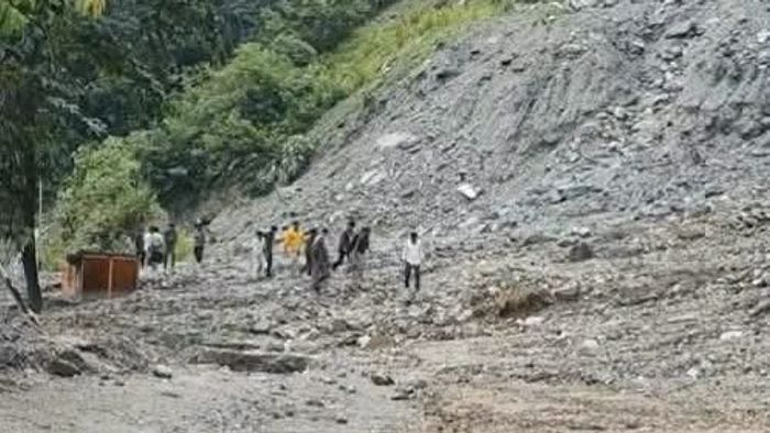 সিকিম-শিলিগুড়ি একাধিক রাস্তা বন্ধ, বাঘপুলের কাছে ট্রাফিক নিয়ন্ত্রণ, যাওয়ার আগে যা জানা জরুরি