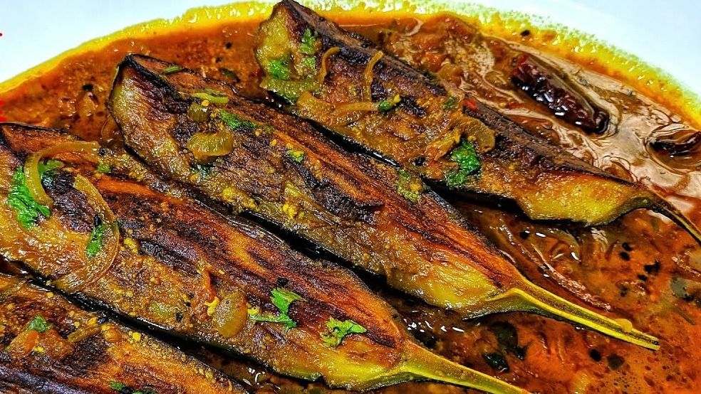দুপুরে গরম ভাতের সঙ্গে জমজমাট বেগুন বাহার, রইল জিভে জল আনা রেসিপি