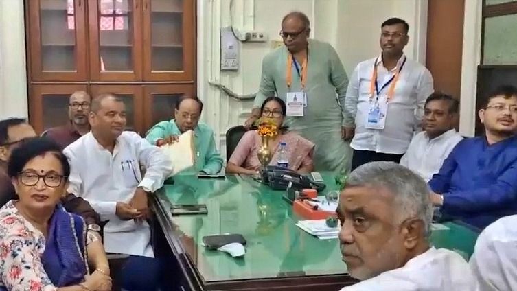 সপুত্র ঋতব্রত তৃণমূলে, নেত্রীর কোন কথায় দায়িত্ব ছাড়লেন চন্দ্রিমা?